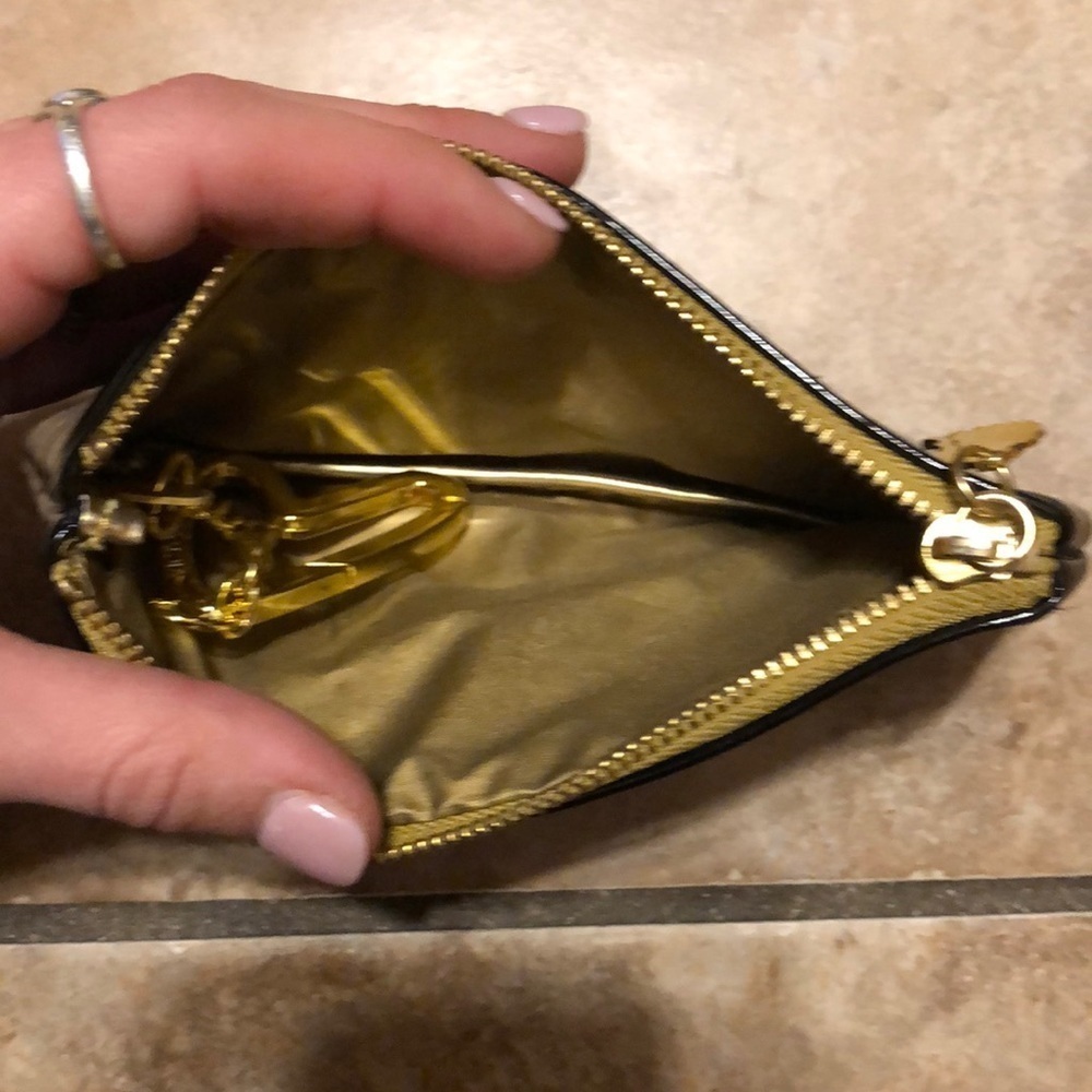 *FREE with purchase*
Small blAck and gold VS pouch/wallet - Picture 5 of 5